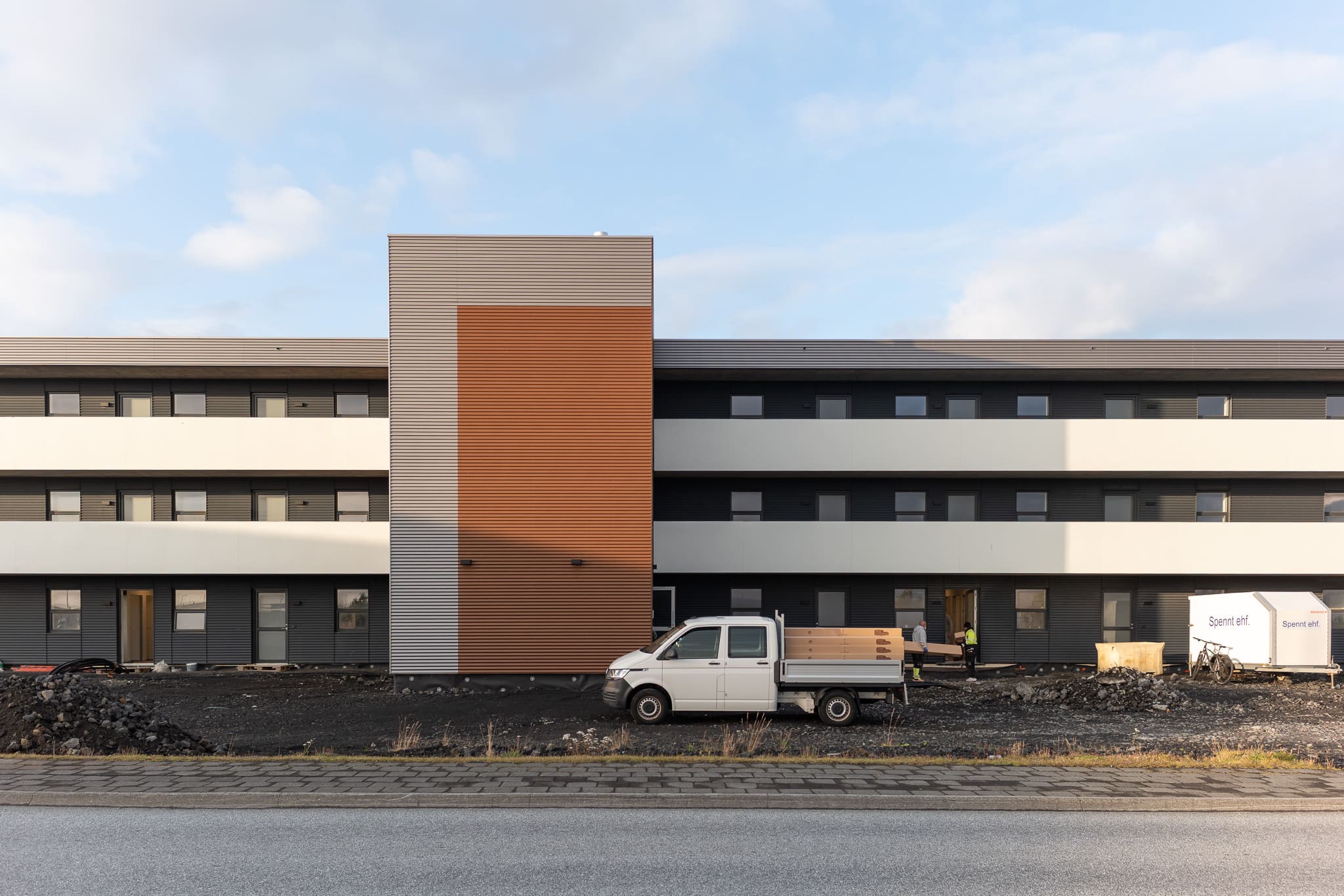 Apartmenthaus in Njarðvík Neues Apartmenthaus mit Laubengängen in Njarðvík
